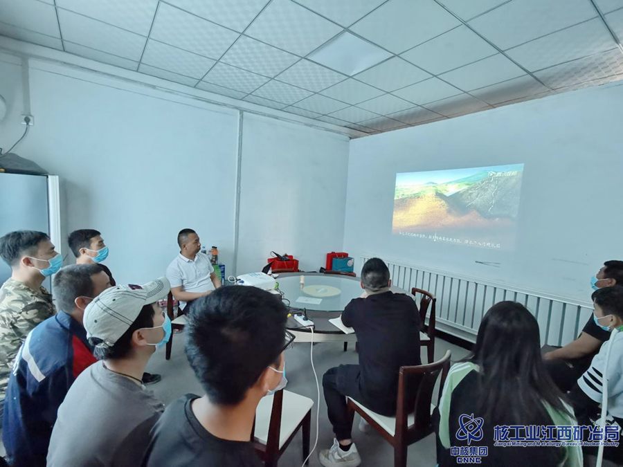 胡榮泉檢查江核建新疆片區安全1_副本.png